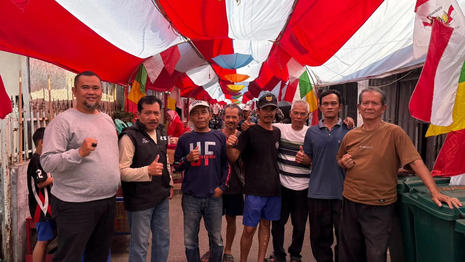 Warga RW 03 Cikutra Bandung Bangun Terowongan Bendera 180 Meter untuk HUT ke-81 RI, Habiskan Dana Rp 11 Juta