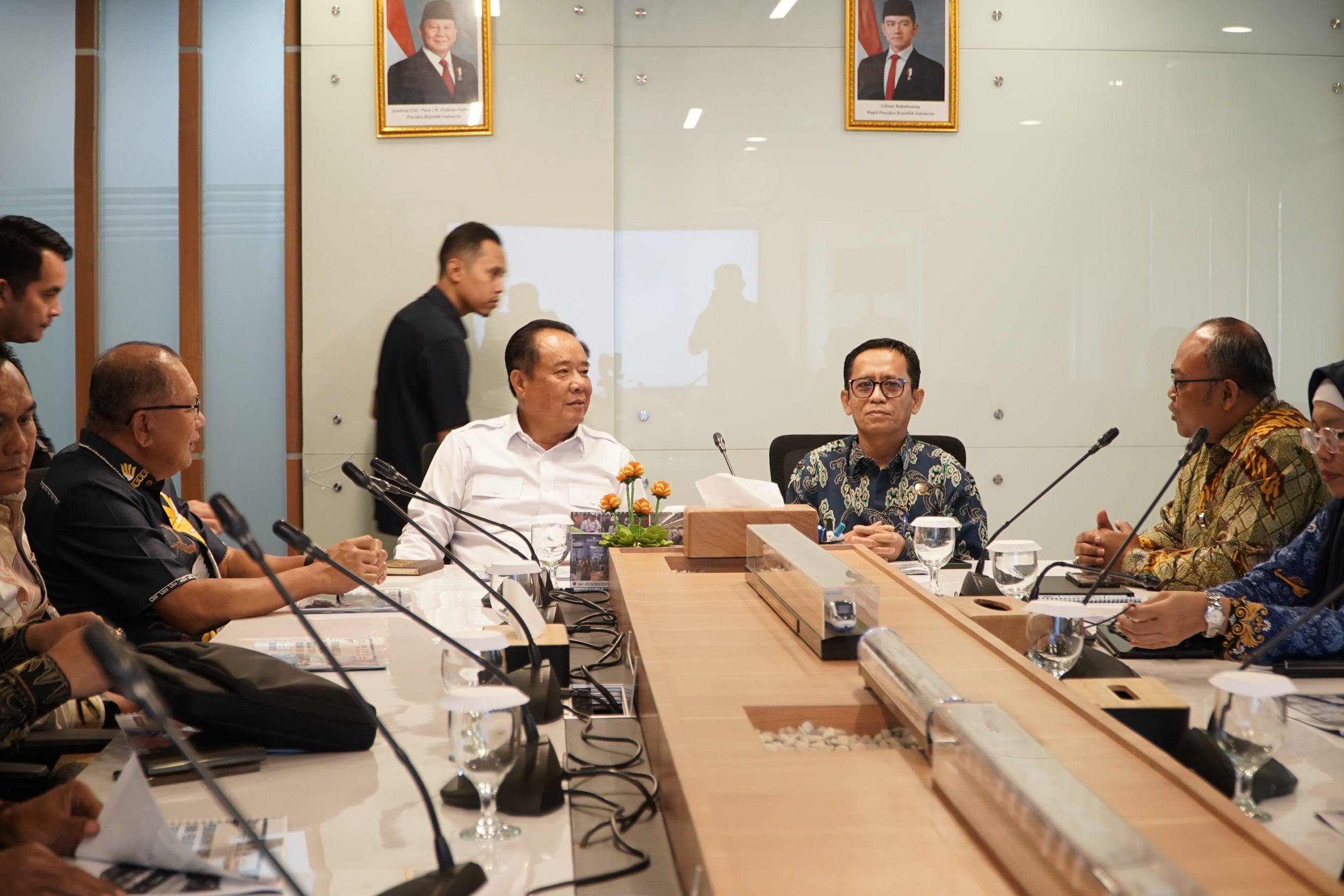 Wagub Sumsel Cik Ujang Dorong Tiga Prioritas Perkeretaapian ke Pusat: Flyover Muara Enim, Perlintasan Sebidang, dan Railbus Kertalaya