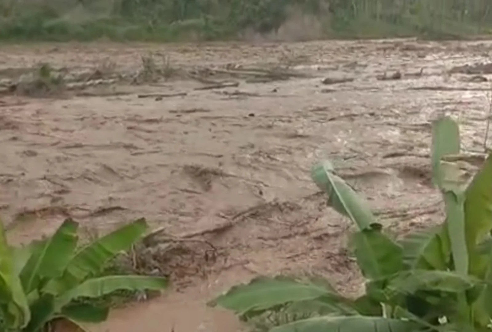 Banjir Krueng Sawang Aceh Utara Putuskan Jembatan Gantung dan Akses ke 3 Desa, Ratusan Warga Terisolir