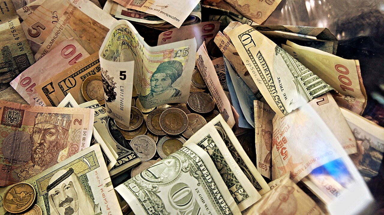 Kurs Rupiah Hari Ini 10 Mei 2026: Melemah Tipis, Dolar AS di Rp 17.370