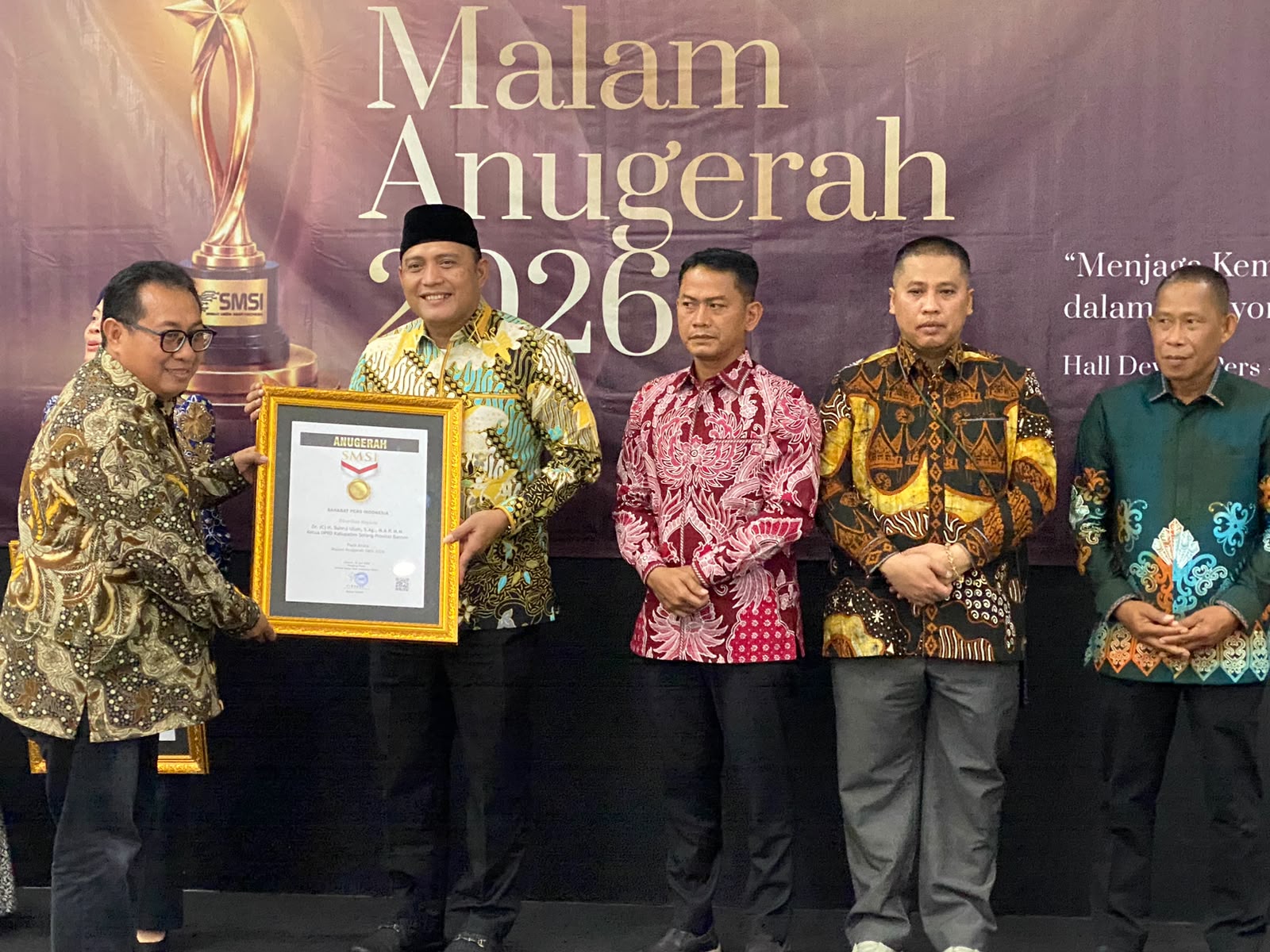 Ketua DPRD Kabupaten Serang Bahrul Ulum Raih Penghargaan Sahabat Pers dari SMSI Pusat, Apresiasi untuk Mitra Pembangunan Daerah