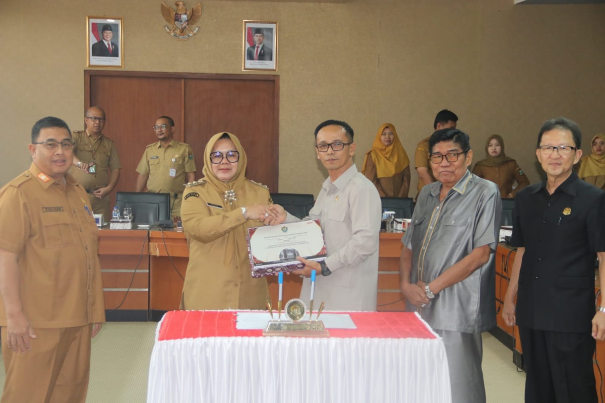 Realisasi Belanja APBD Muara Enim 2025 Capai Rp4,2 Triliun, Plt Bupati Serahkan Raperda Pertanggungjawaban ke DPRD