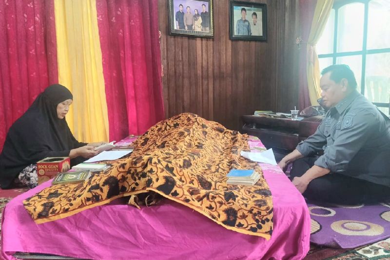 Bupati Kotim Halikinnor Melayat ke Rumah Duka Tokoh Pers Ruslan Abdul Gani di Sampit