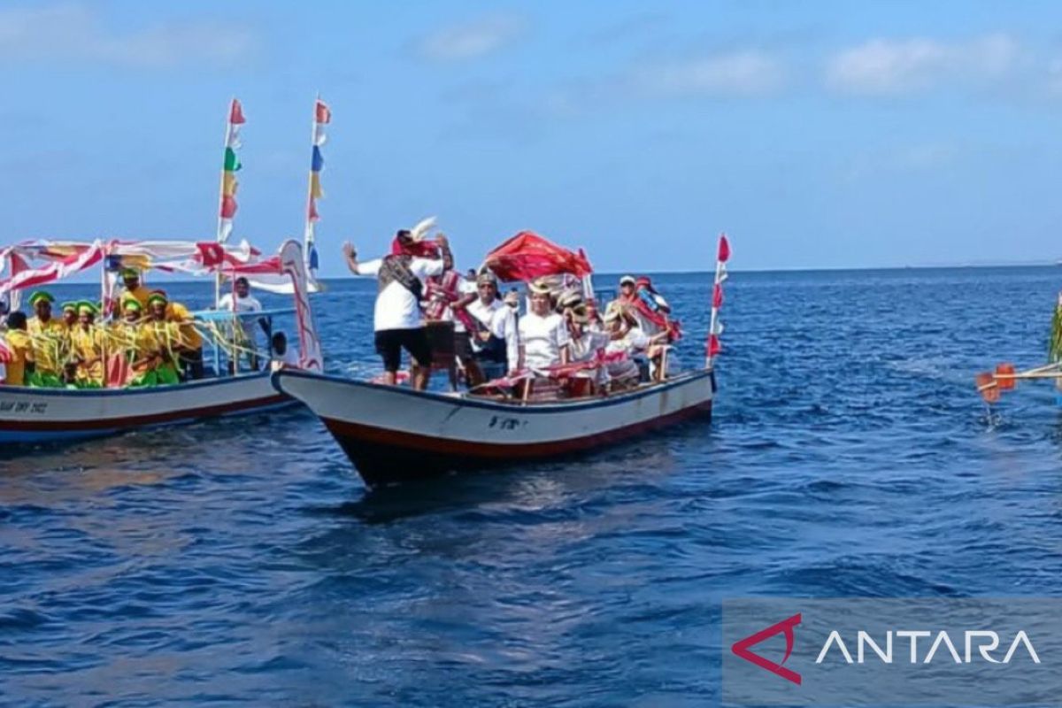 Pemkab Kepulauan Tanimbar Gelar Parade Laut Snobar Roal, Libatkan Perahu Adat dari 10 Kecamatan
