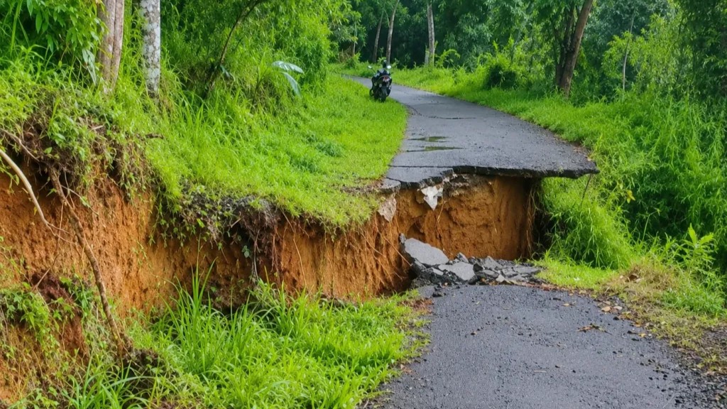 Longsor dan Pergerakan Tanah di Cilograng Putus Akses Jalan Utama Warga, Aktivitas Ekonomi Lumpuh