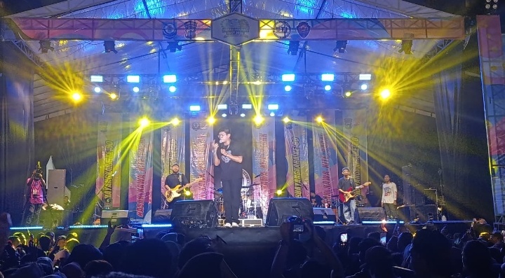 Andhika Mahesa Hibur Puluhan Ribu Penonton di Malam Puncak Toboali Holidays Fest 2026, Bupati Apresiasi Kolaborasi Pemkab-Polri-IJTI