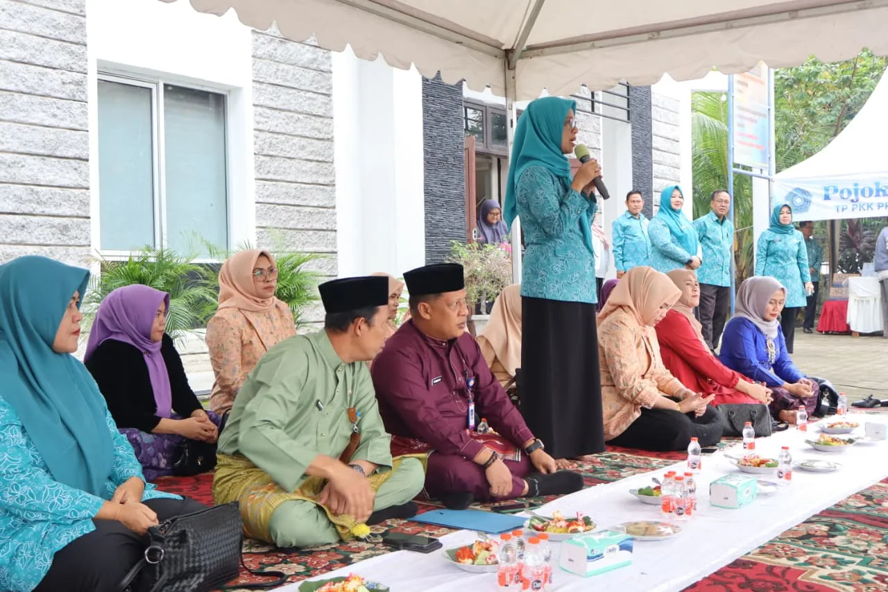 TP PKK dan Dinas Pendidikan Provinsi Jambi Bagikan Sarapan Bergizi, Warga Antre Nasi Kuning di Sekretariat