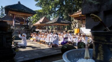 Bupati Bangli Sang Nyoman Sedana Arta Pimpin Doa di Pura Kehen