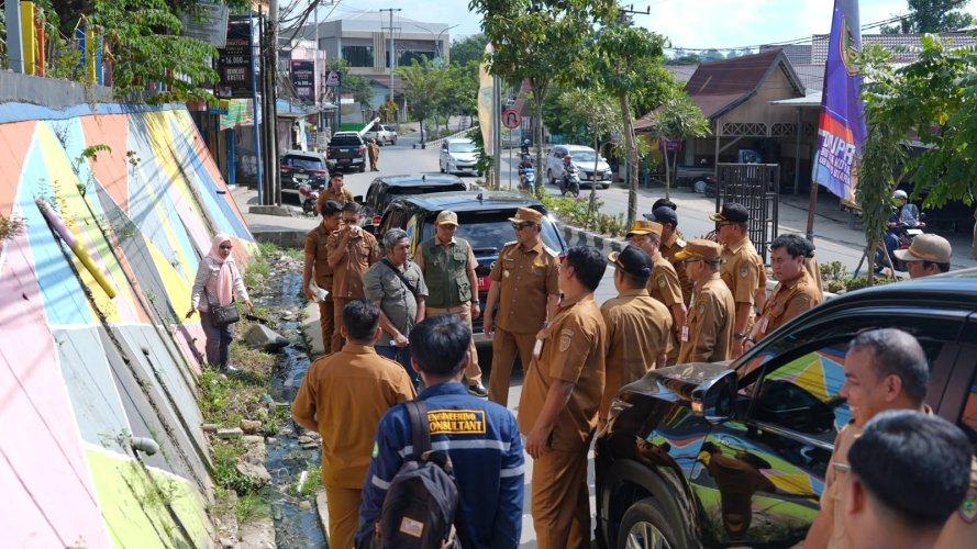 Bupati Barito Utara Shalahuddin Tinjau Langsung Pelebaran Jalan dan Proyek Water Front City, Targetkan Rampung Tepat Waktu