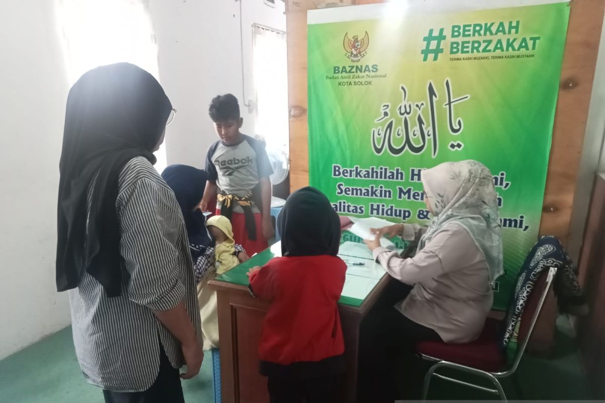Baznas Kota Solok Salurkan Bantuan Pendidikan Rp195 Juta ke 284 Pelajar, Cegah Putus Sekolah