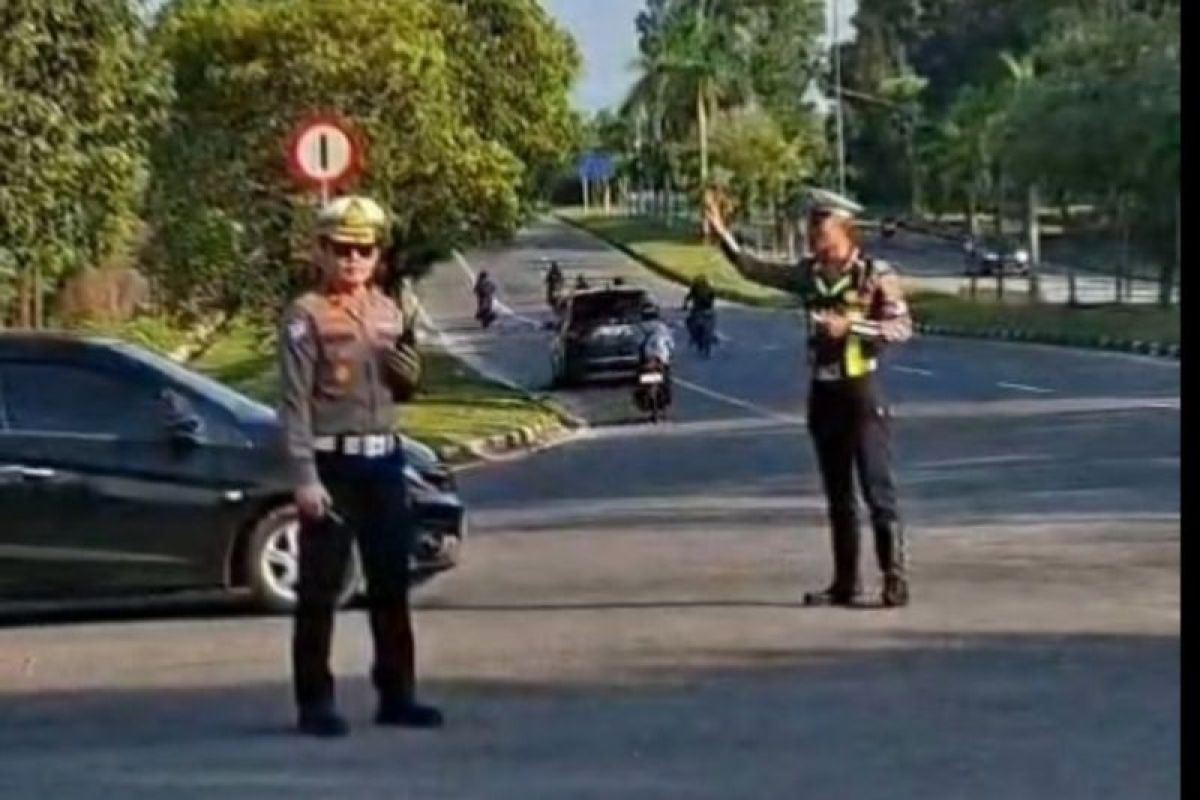 Ditlantas Polda Babel Turun ke Simpang Hotel Sol Marina Pangkalpinang, Atur Lalin dan Imbau Pengendara Patuh Rambu