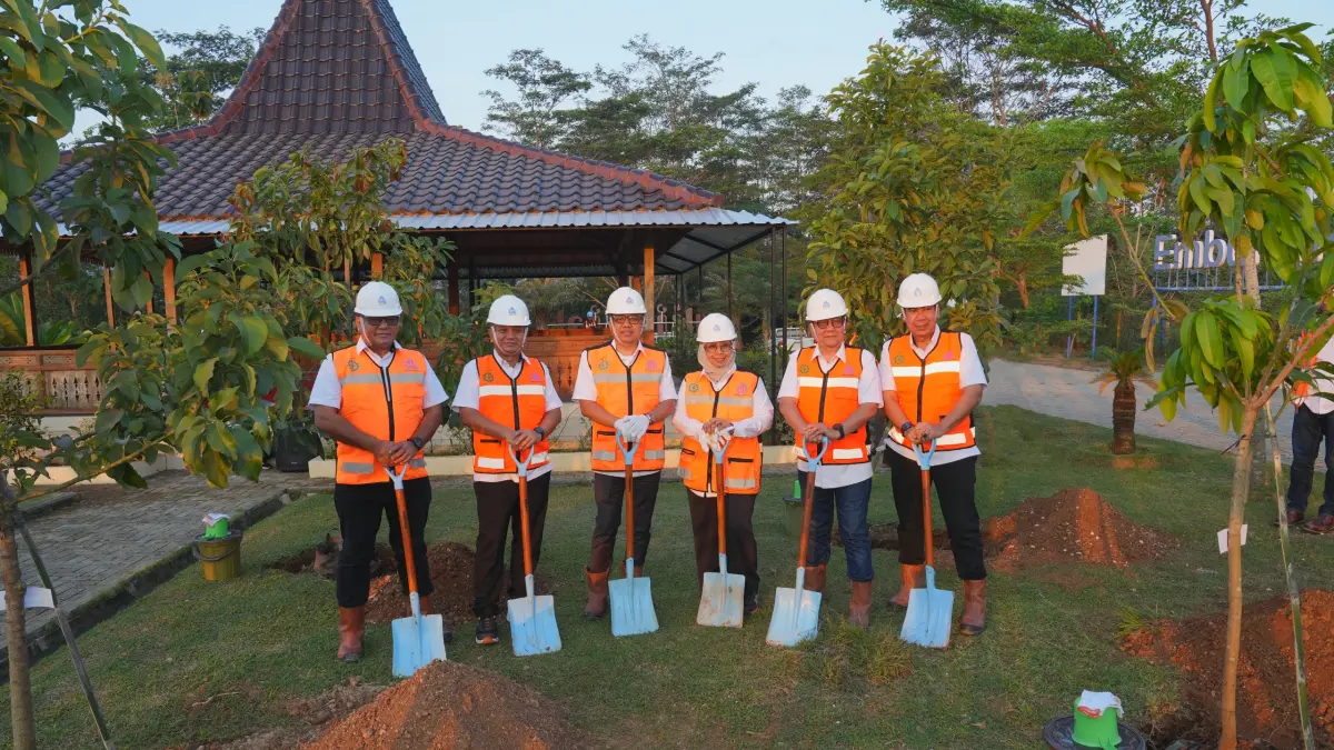 SIG dan Semen Gresik Tanam Ratusan Pohon di Kawasan Joglo Tani Pabrik Rembang, Komitmen Jaga Lingkungan