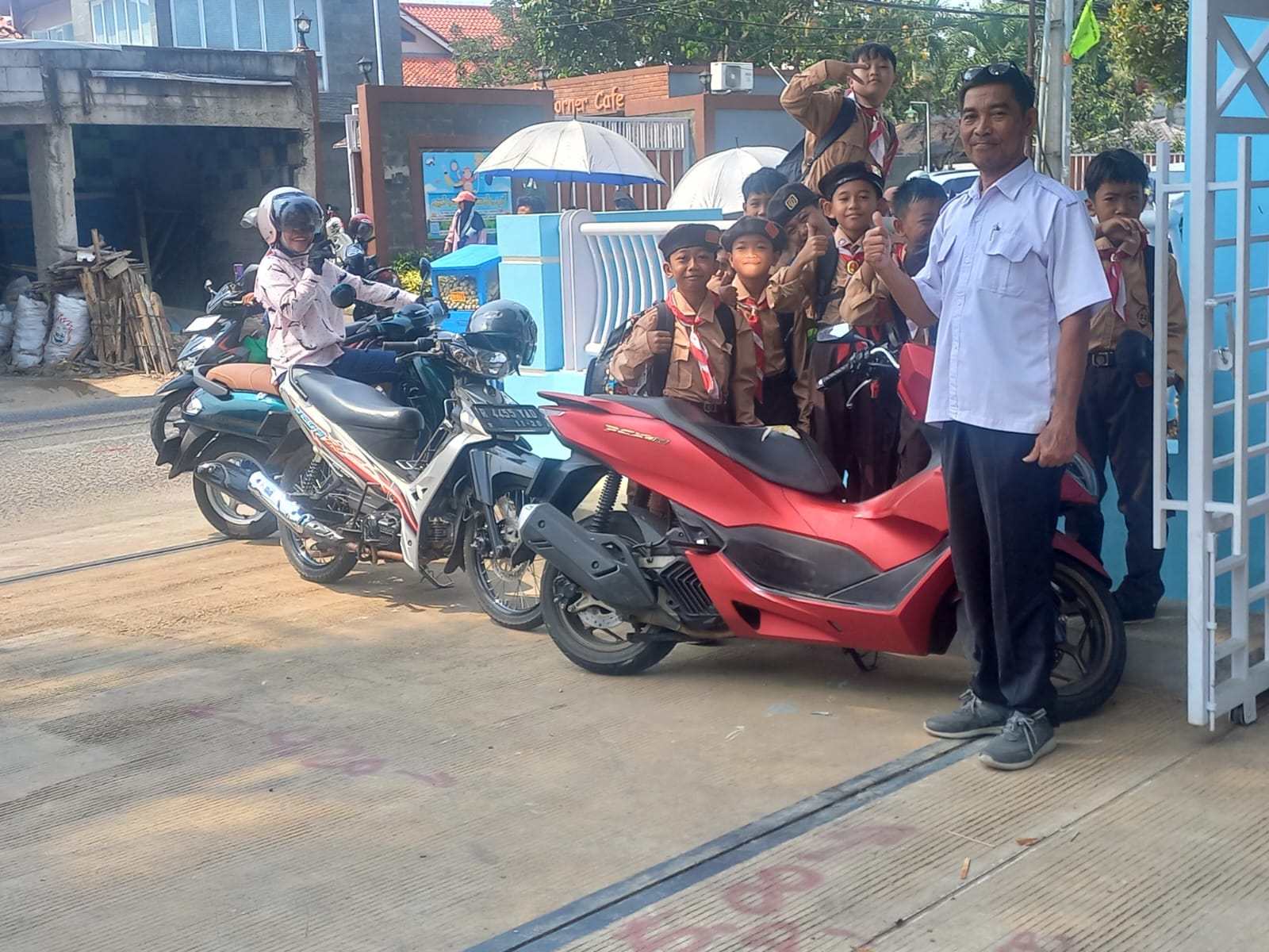 Jembatan Akses SDN Pasir Putih 02 Depok Rampung, Kepala Sekolah Apresiasi Kelancaran Mobilitas Siswa