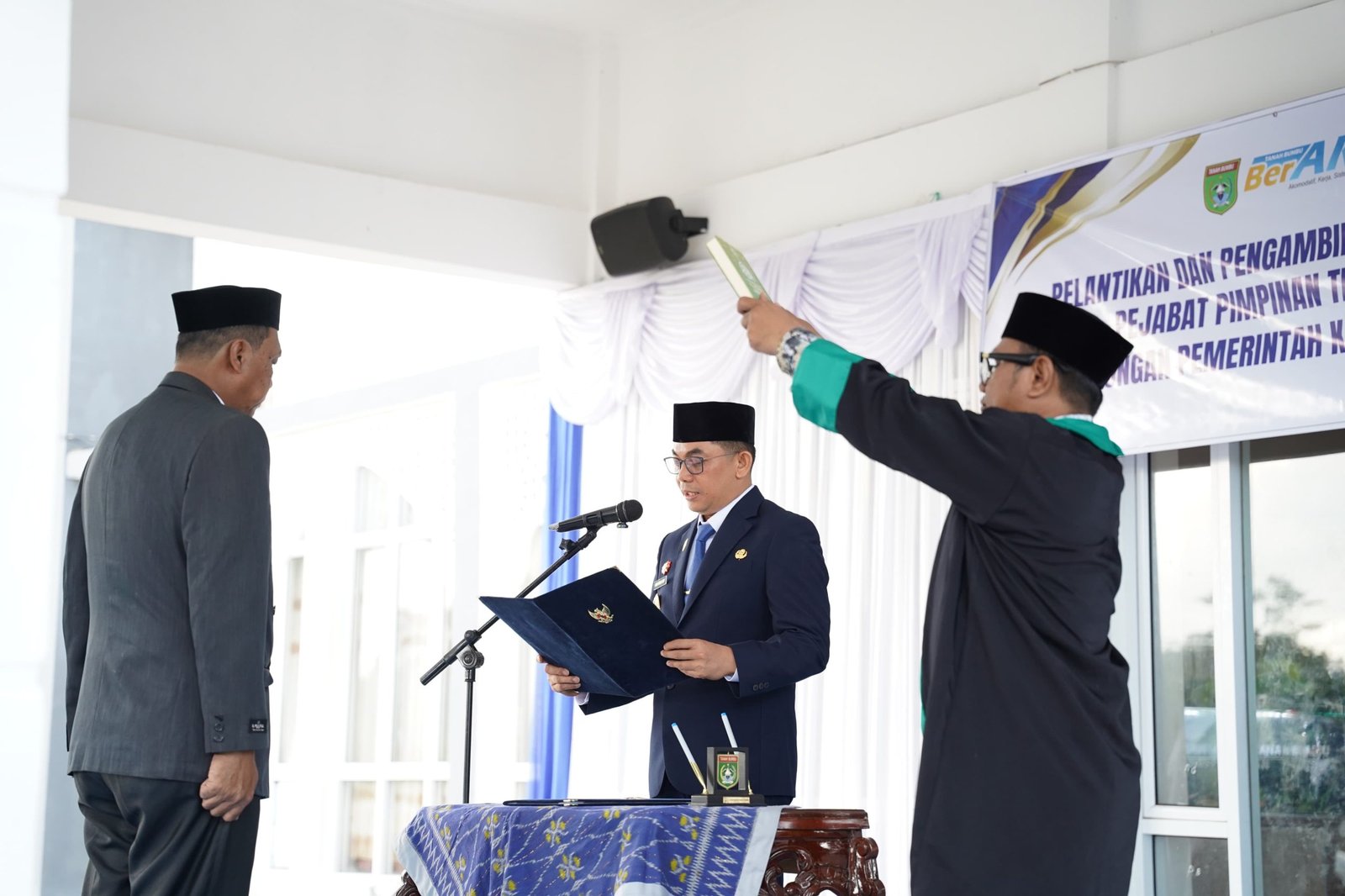 Bupati Tanah Bumbu Andi Rudi Latif Lantik Andi Anwar Sadat sebagai Kepala Dinas Perikanan, Targetkan Sektor Pesisir Jadi Motor Ekonomi Daerah