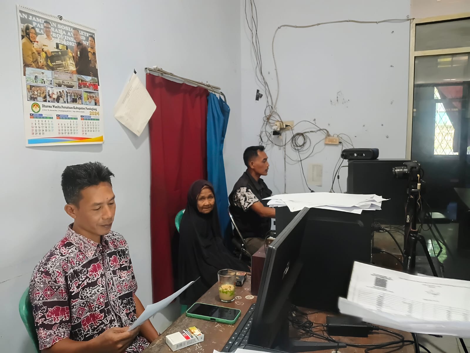 Alat Perekaman e-KTP di Mandalawangi Rusak, Warga Desa Sinarjaya Diarahkan ke Kecamatan Pulosari