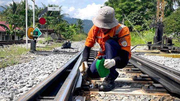 KAI Divre II Sumbar Periksa Ribuan Titik Rel dan Jembatan Antisipasi Cuaca Ekstrem, Libatkan Petugas Khusus