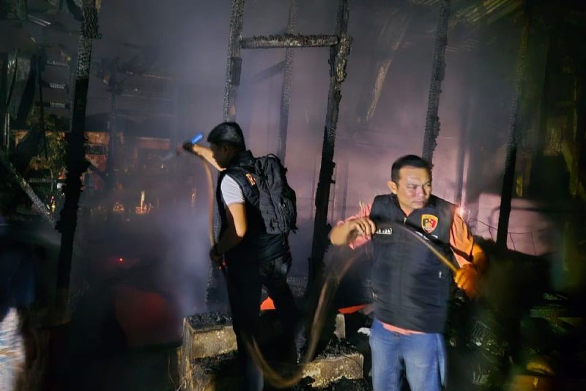 Rumah Panggung Kayu di Batang Toru Tapsel Ludes Terbakar, Kerugian Ditaksir Rp100 Juta