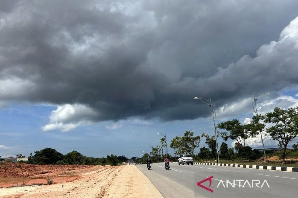 BMKG Peringatkan Hujan Sedang hingga Lebat Disertai Petir di Natuna, 7 Wilayah Kepri Berpotensi Hujan Lokal