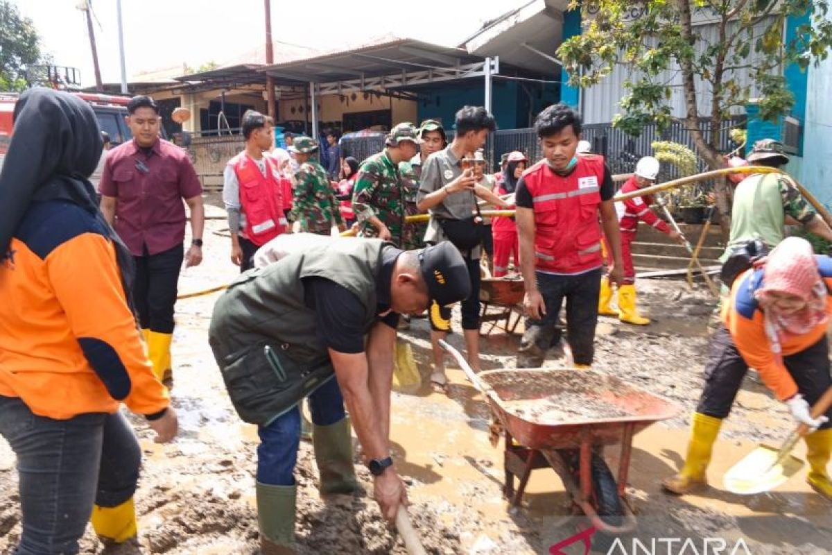 Akses Jalan Padang-Solok di Depan Kantor Bupati Solok Kembali Dibuka, Satu Warga Masih Dicari