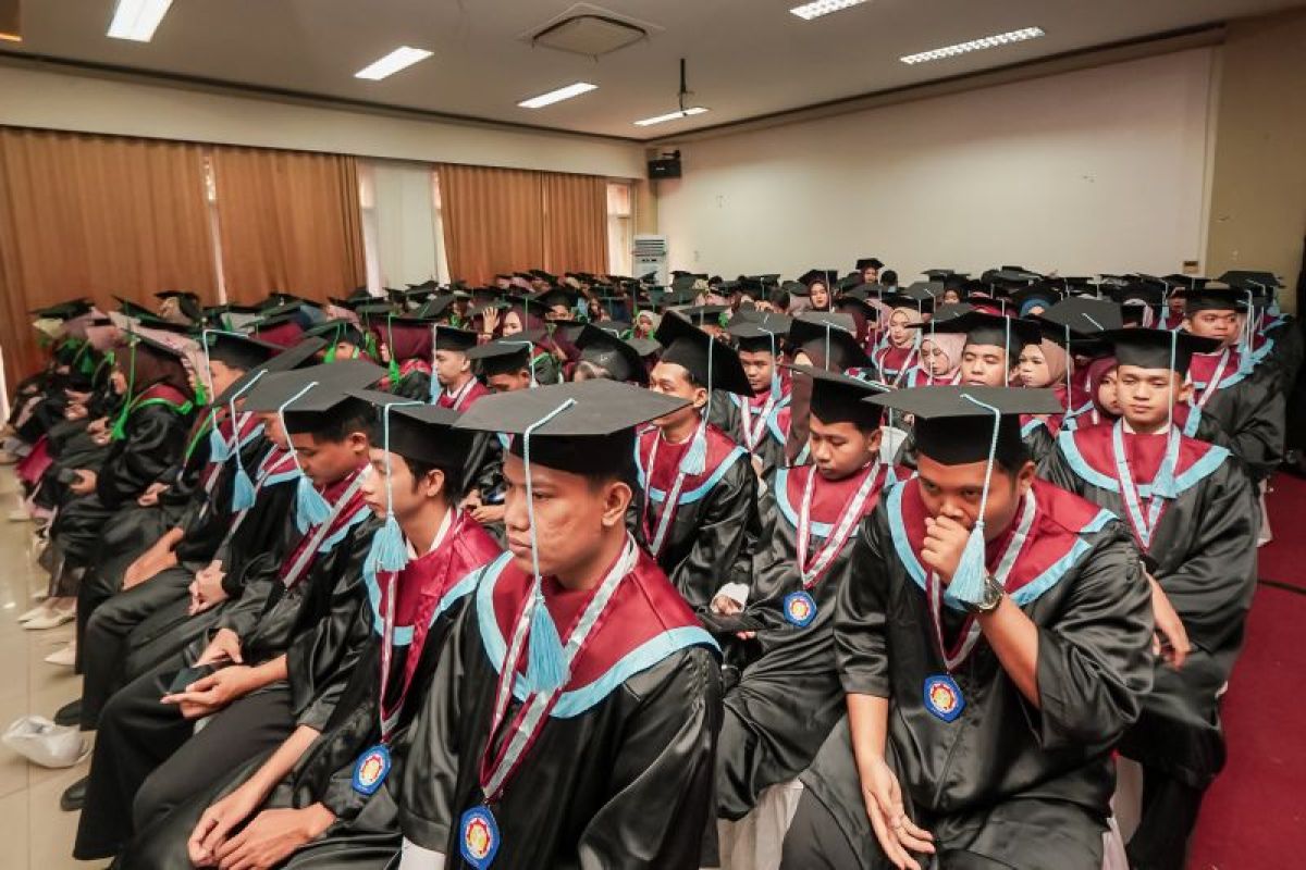 534 Wisudawan Poltesa Sambas Siap Kerja, Banyak yang Sudah Diterima Perusahaan Sebelum Diwisuda