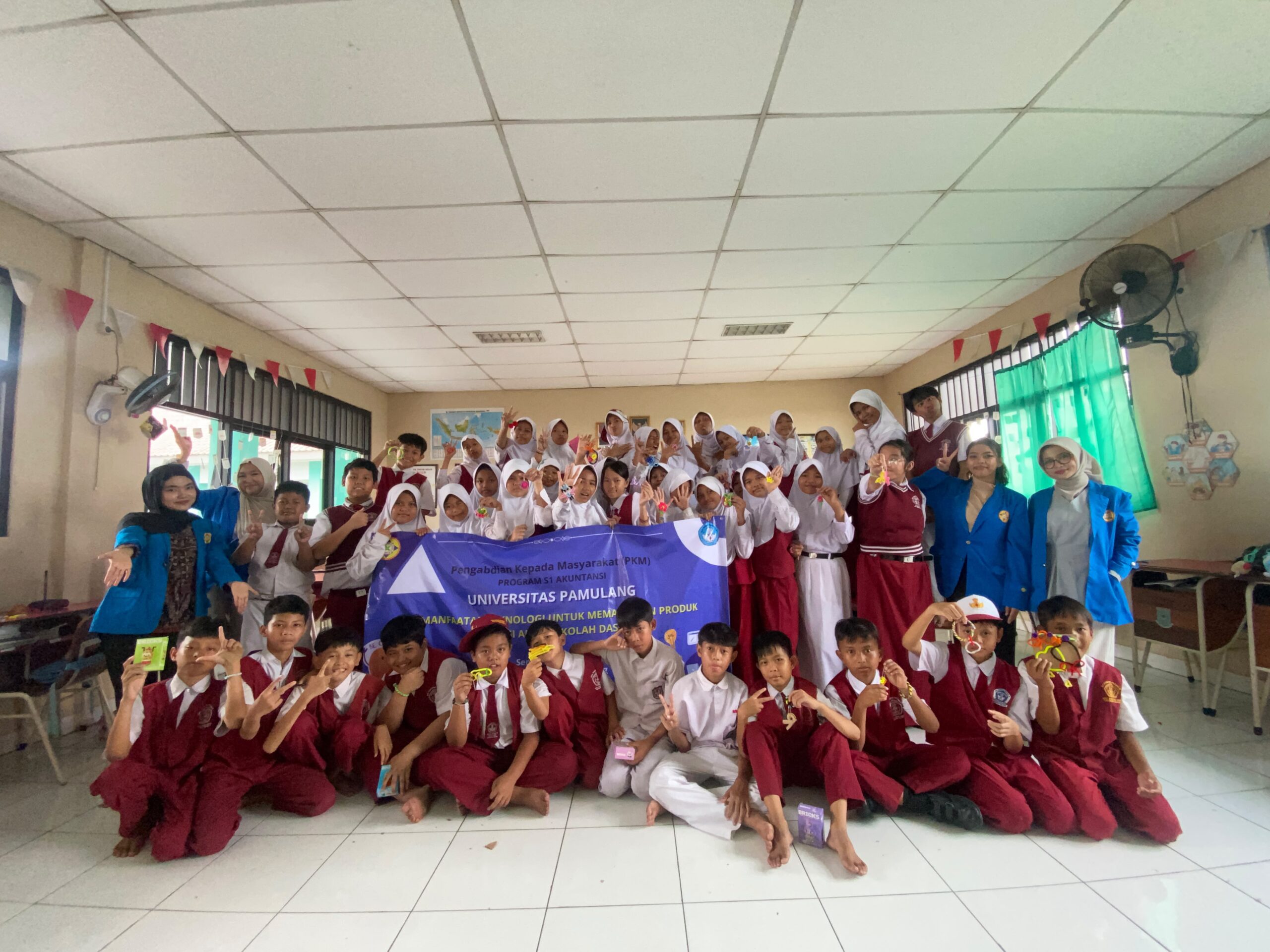 Mahasiswa Unpam Bekali 52 Siswa SD di Tangsel Kemampuan Wirausaha Digital Lewat Kerajinan Kawat Bulu