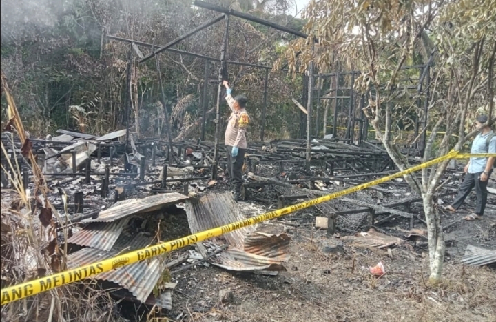 Rumah Kosong di Ampah Kota Hangus Terbakar Saat Pemilik Shift Malam, Kerugian Rp100 Juta