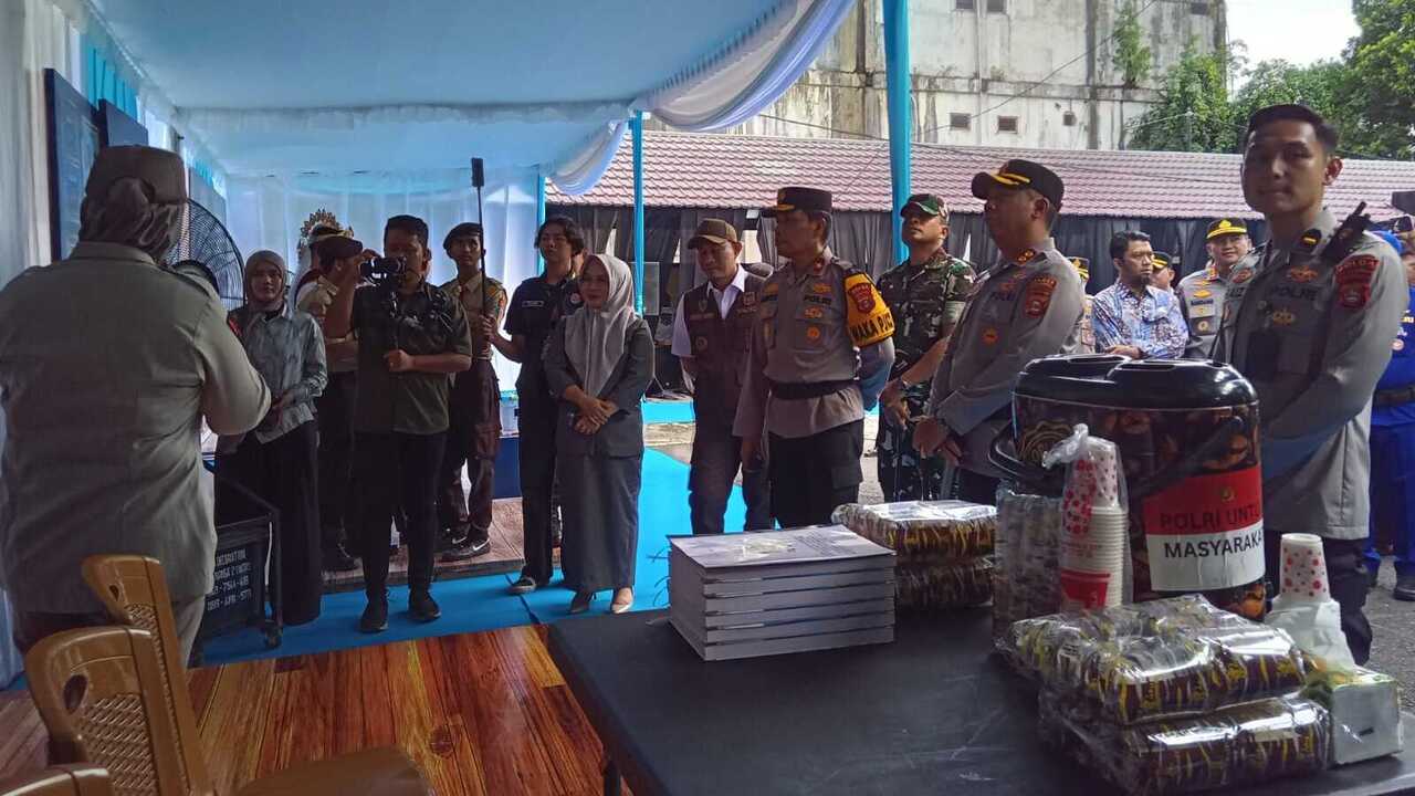 Polda Sumsel Bedah 11 Rumah Tak Layak Huni dan Salurkan 500 Paket Sembako di Lubuklinggau