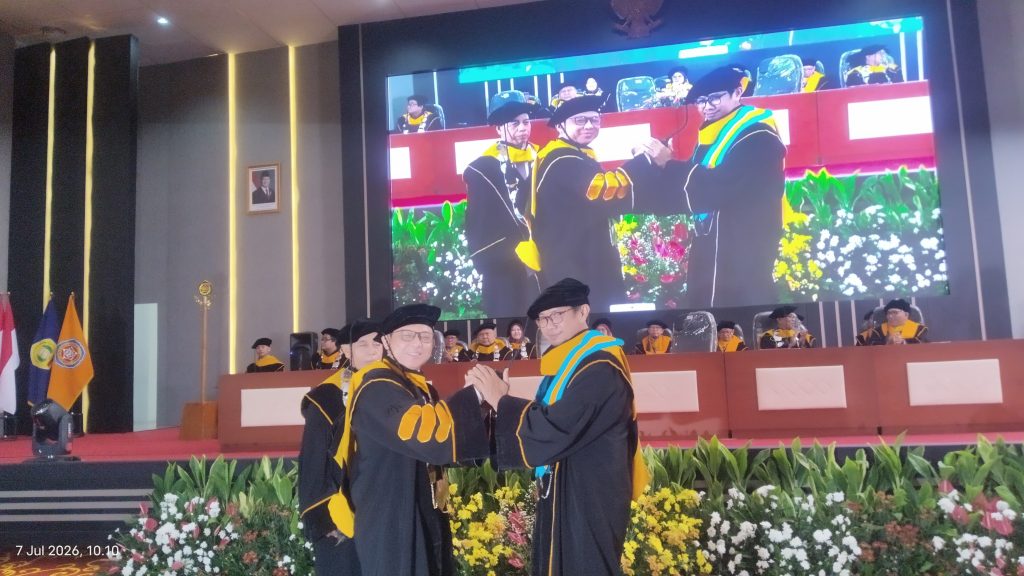 Unsera Serang Kukuhkan Prof. Dr. Delly Maulana sebagai Guru Besar Pertama, Angkat Isu Sampah dan Sungai di Banten