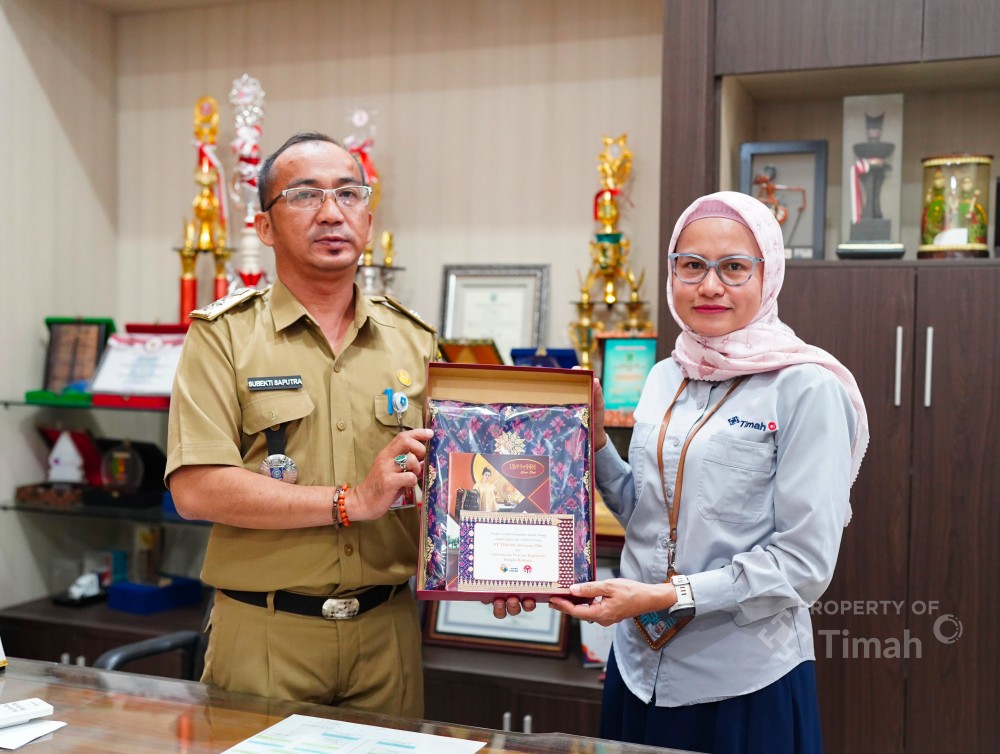 PT TIMAH Fasilitasi Tiga Lembar Kain Cual ke Pameran Dekranas 2026 di Makassar, Dorong Wastra Babel Tembus Pasar Nasional