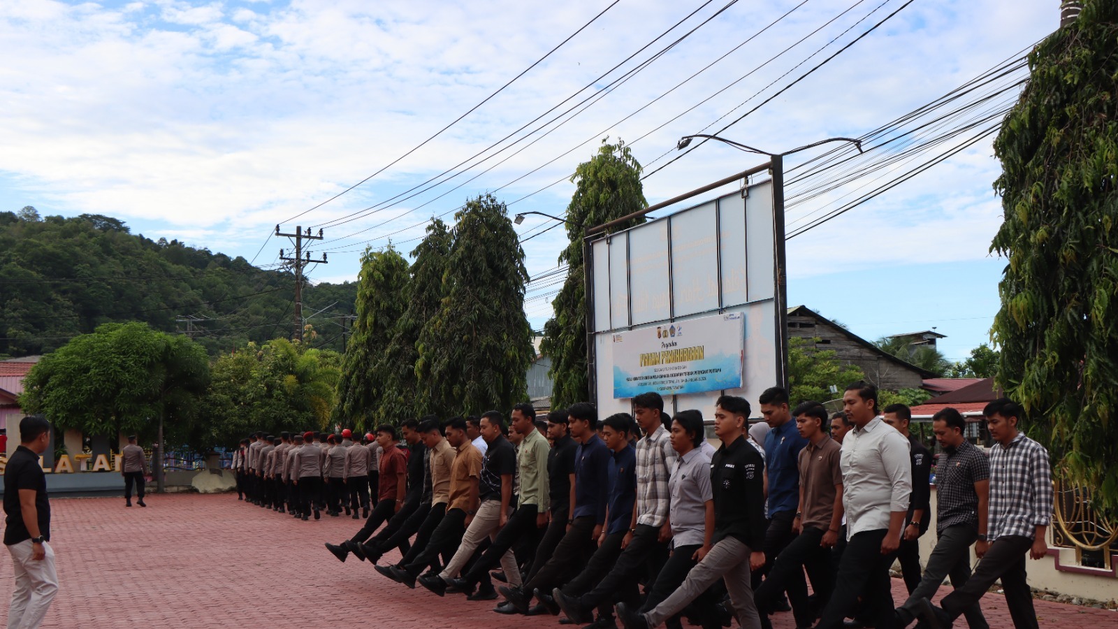 Polres Aceh Selatan Gelar Latihan Baris Berbaris Rutin Setiap Selasa, Kapolres: Bentuk Karakter Disiplin Personel