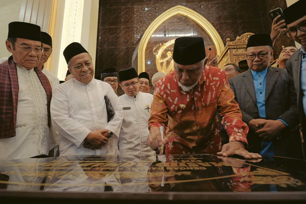 Gubernur Sumbar Mahyeldi Resmikan Masjid Ahmad Karim SMKN 1 Bukittinggi, Tekankan Masjid sebagai Pusat Pembentukan Karakter Siswa