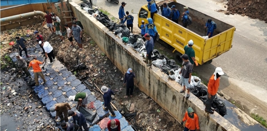 Kolaborasi Pemprov Banten dan Komunitas Bersihkan 30 Ton Sampah di Kali Ledug Tangerang, Upaya Antisipasi Banjir