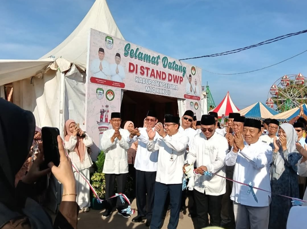 Bupati Seluma Resmi Buka Pameran UMKM dan Pawai Taaruf Rangkaian MTQ ke-37 Provinsi Bengkulu
