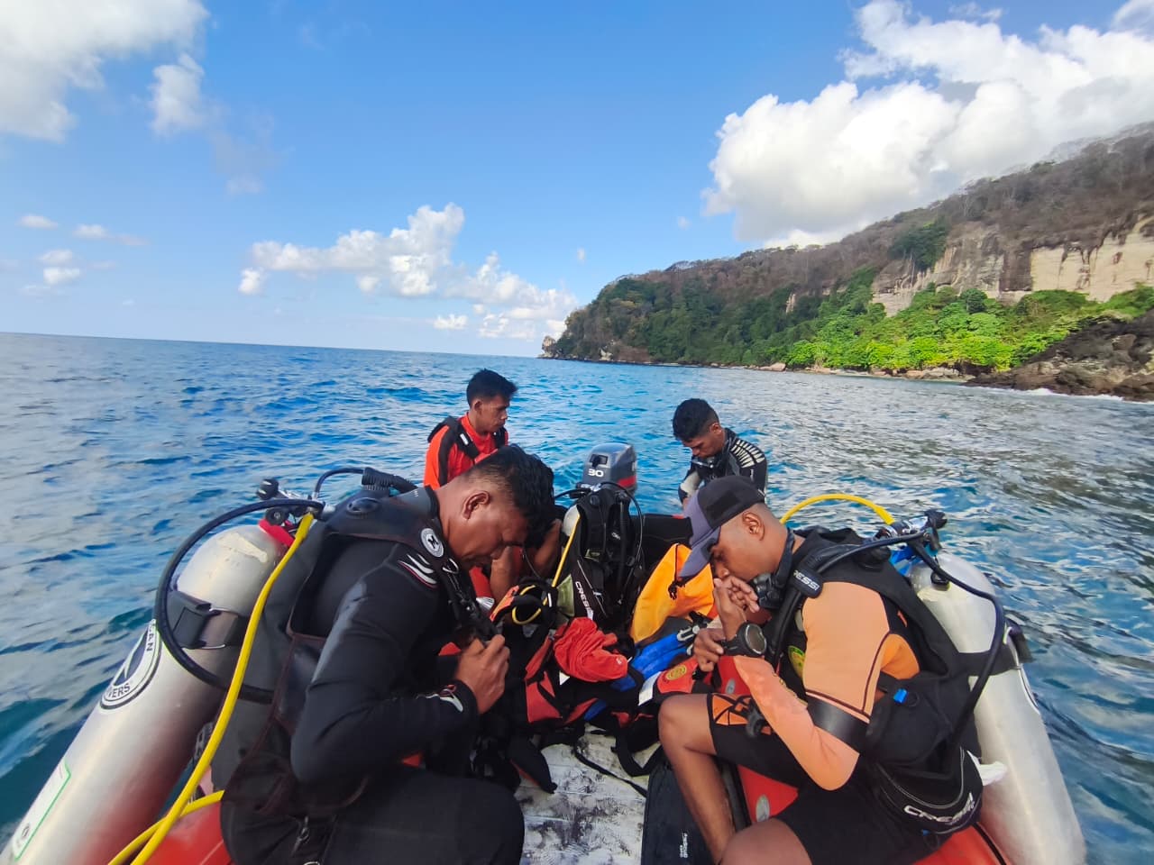 Nelayan Asal Sikka Ditemukan Meninggal Setelah Dua Hari Hilang Saat Menyuluh Ikan di Perairan Waigete