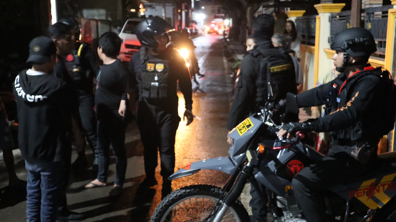 Polres Bantaeng Tingkatkan Patroli Malam di Lorong Sempit dan Pusat Keramaian, Antisipasi Tawuran dan Kejahatan Jalanan