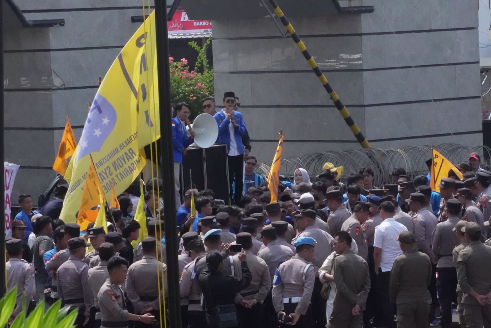 Wagub Lampung Jihan Nurlela Temui Massa Aksi PMII di Depan DPRD, Apresiasi Penyampaian Aspirasi yang Tertib