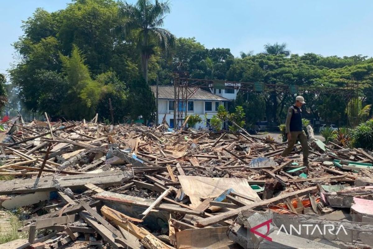 Pemkab Cianjur Ratakan 65 Kios di Bekas Terminal Rawabango, Lahan Disiapkan untuk Kantor Kemenhaj