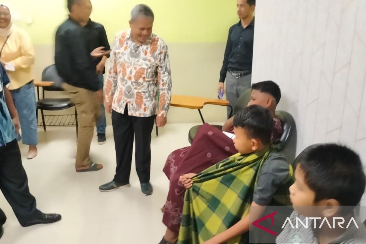 RS Universitas Andalas dan Alumni Fakultas Kedokteran Gelar Khitanan Massal Gratis untuk 70 Anak Penyintas Banjir Bandang di Sumbar