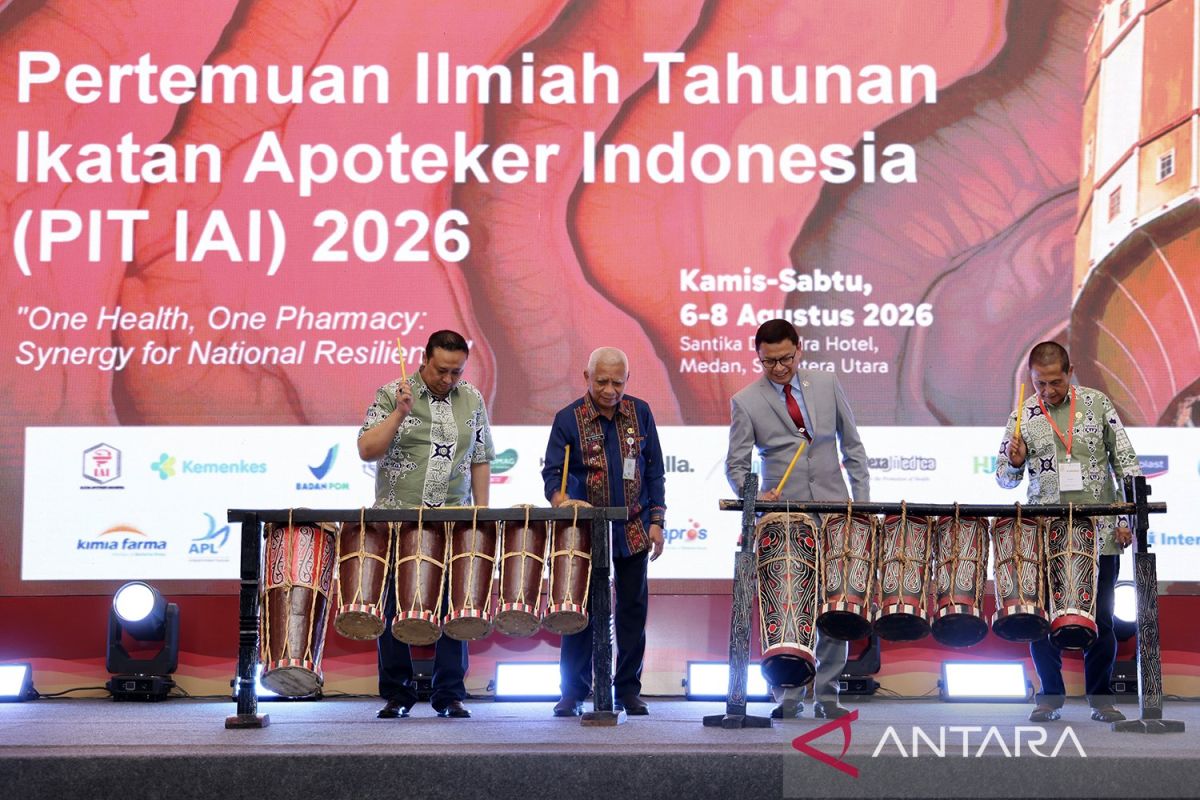 Wagub Sumut Surya Sebut Sinergi Lintas Sektor Kunci Hadapi Resistensi Antimikroba dan Perubahan Iklim di Kongres IAI Medan
