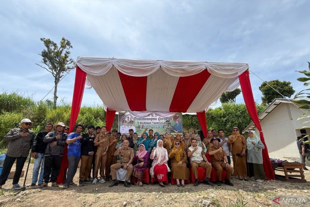 Pemkab Solok Luncurkan Program Satu Rumah Satu Komposter di Alahan Panjang, Target Kurangi Sampah Organik dari Sumber