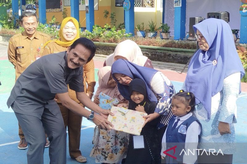 Ketua DPRD Kobar Harap 3.000 Penerima Kartu Kobar Cerdas Tepat Sasaran, Bantuan Langsung ke Rekening