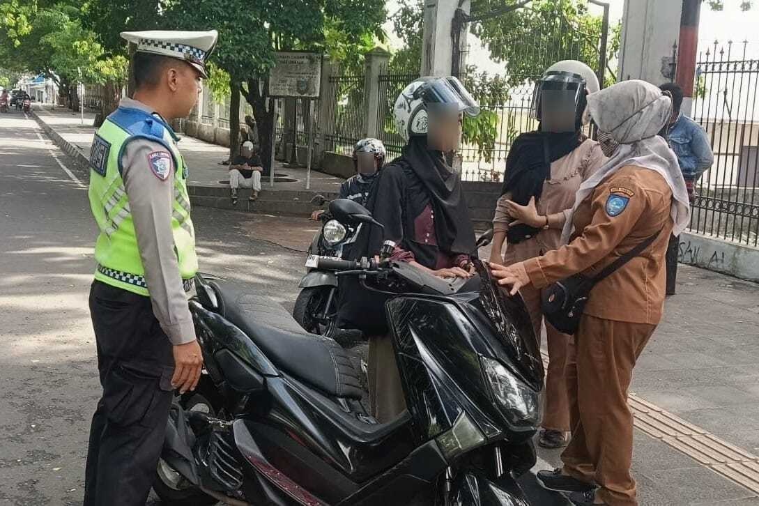 Samsat dan Satlantas Polres Ternate Gelar Razia Pajak Kendaraan, Puluhan Pengendara Langsung Bayar di Tempat