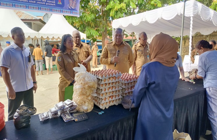 Harga Beras dan Minyak Goreng di Jayapura Turun, Pemprov Papua Gelar Pangan Murah di Halaman Gereja GKI Kanaan