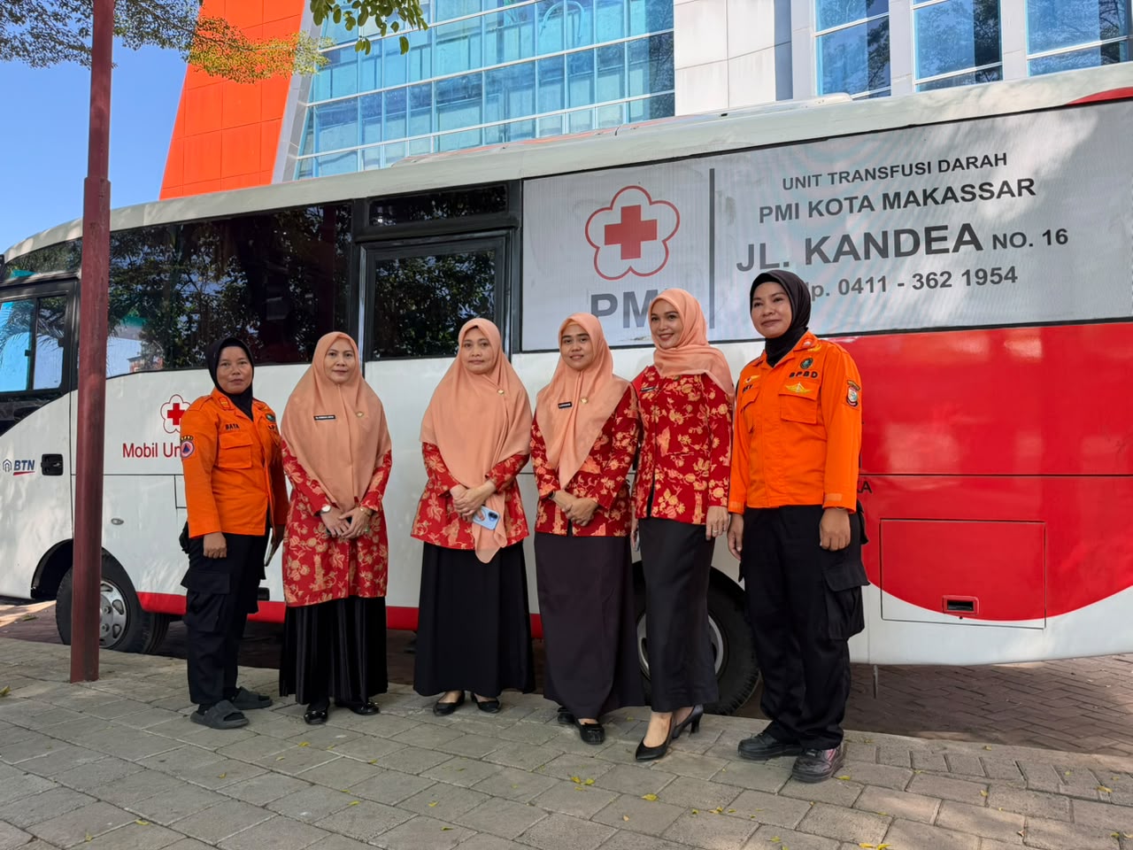 Ibu-Ibu DWP BPBD Makassar Digembleng PMI Jadi Garda Terdepan Tanggap Bencana di Keluarga