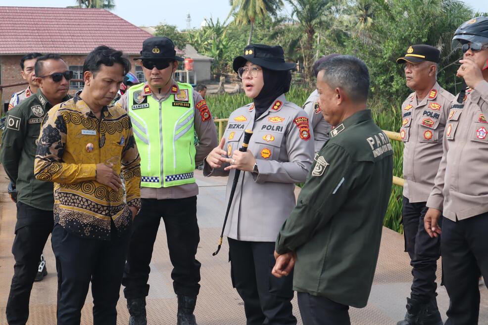 Polres Ogan Ilir Terjunkan Drone Pantau Titik Rawan Karhutla di Lahan Gambut Indralaya Utara