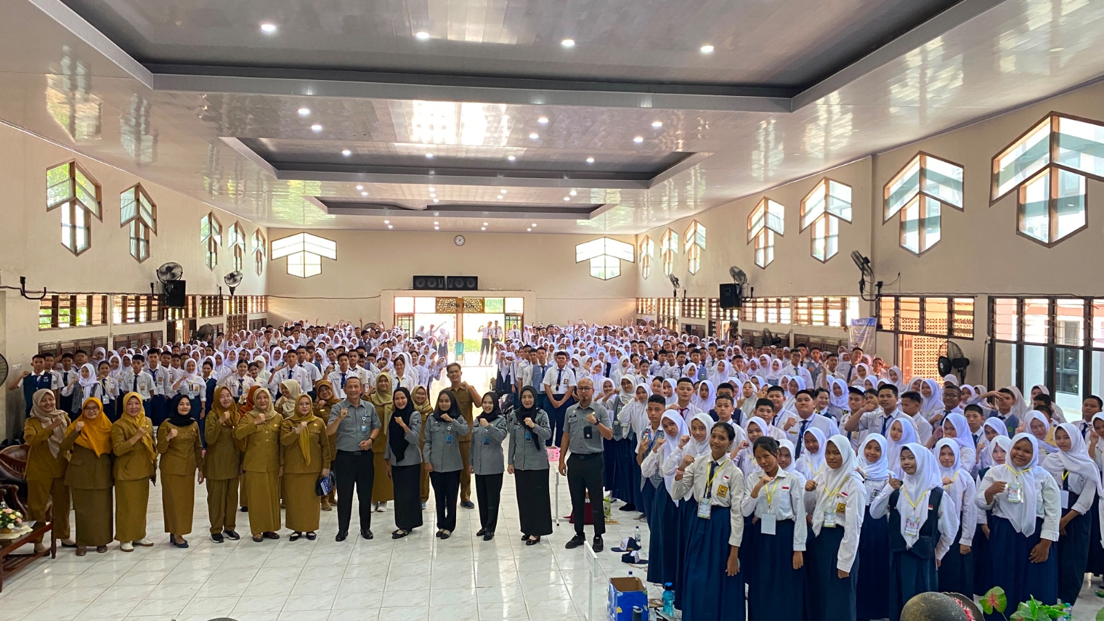 Kanwil Kemenkum Sumsel Bekali 569 Siswa Baru SMKN 6 Palembang soal Bahaya Judi Online dan Etika Digital