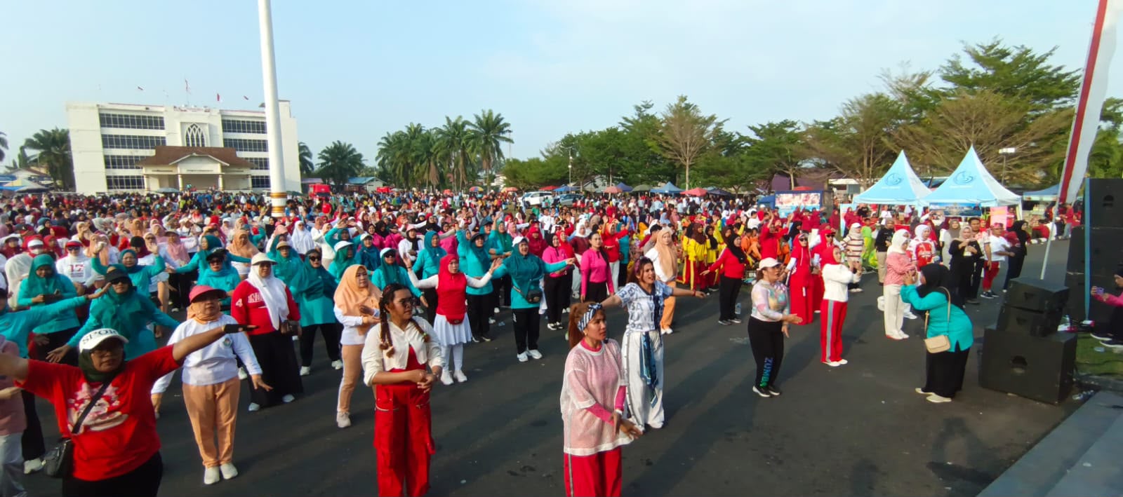 7.000 Warga Bengkulu Selatan Meriahkan Jalan Santai dan Senam HUT ke-81 RI, Bupati Rifai Tajuddin Hadirkan Doorprize Kulkas