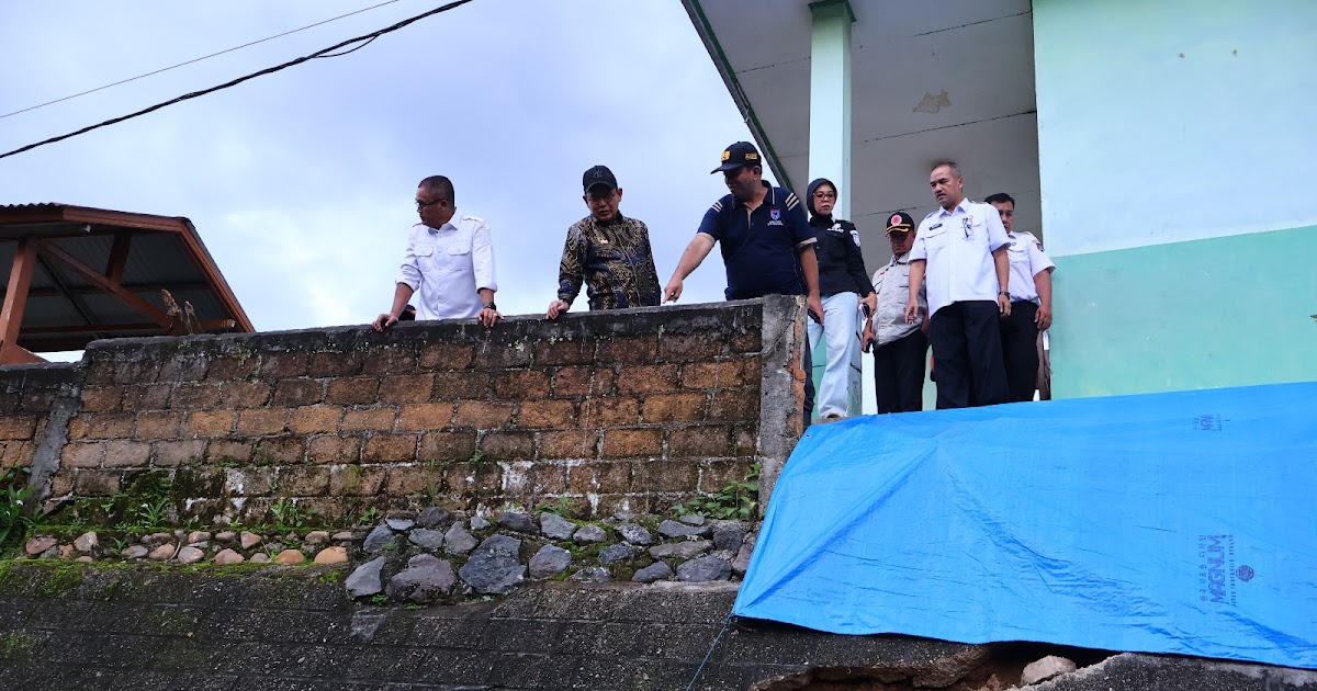 Wali Kota Payakumbuh Zulmaeta Tinjau Banjir dan Longsor di Perumahan dan Sekolah, Minta OPD Bergerak Cepat