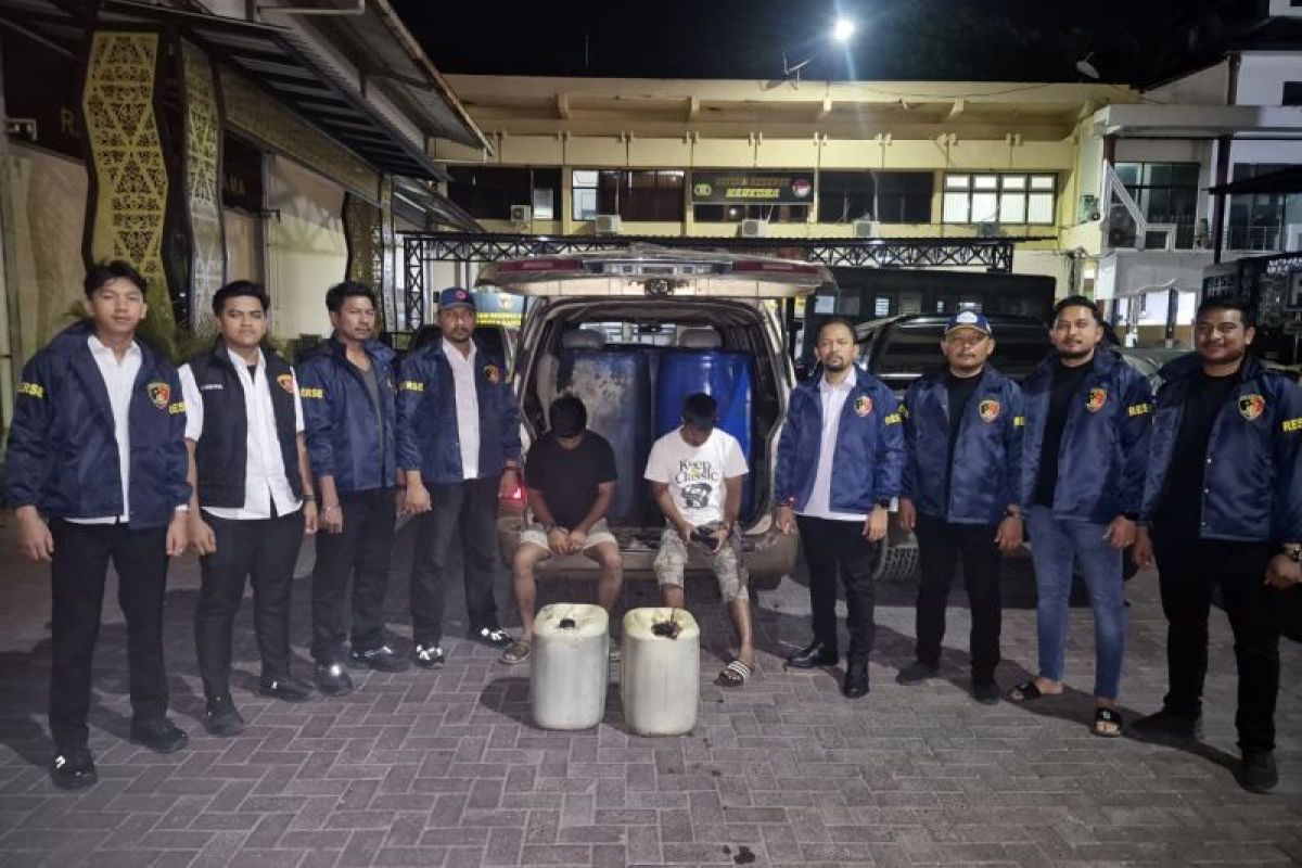Polresta Banda Aceh Tangkap Dua Warga Bawa 600 Liter Solar Subsidi Pakai Kia Travello