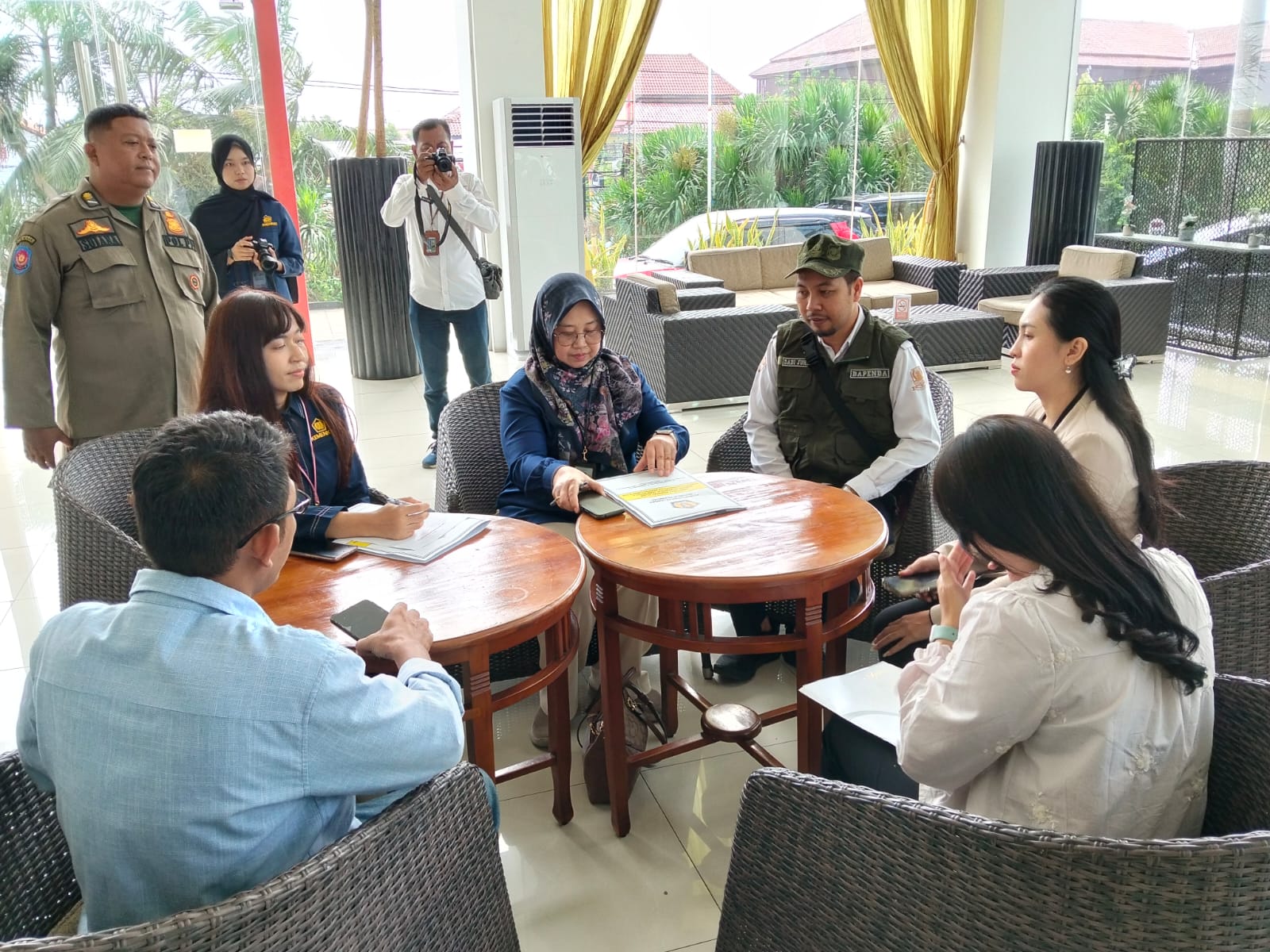 40 Personel KPP Pratama Cirebon Dua dan Bapenda Datangi 88 Lokasi Usaha di Jalan Tuparev demi Akurasi Data Pajak